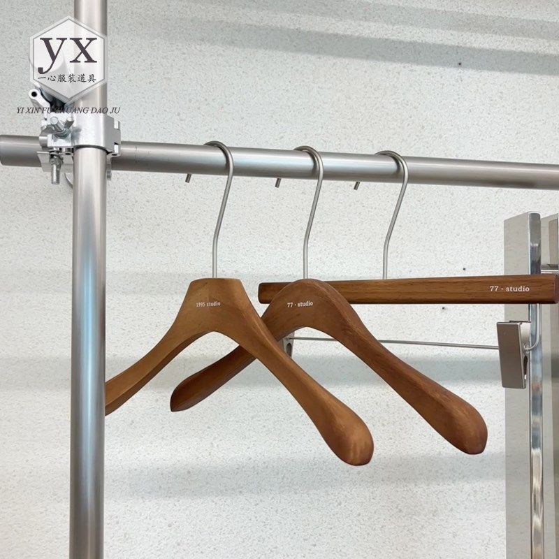服装店胡桃色手感漆橡木衣架防滑实木挂衣架专用T衣撑无痕裤架定