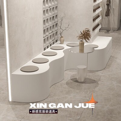 服装店软装靠墙展示台橱窗装饰陈列道具鞋包O异型凳子坐人展台定