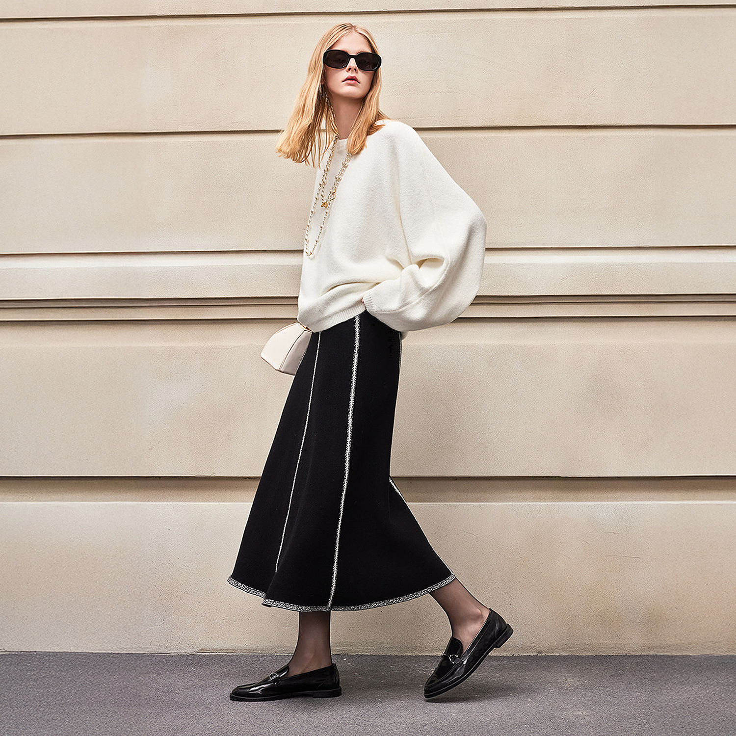 BCBG25早秋新款简约通勤蝙蝠袖日常宽松纯色套头长袖针织衫女