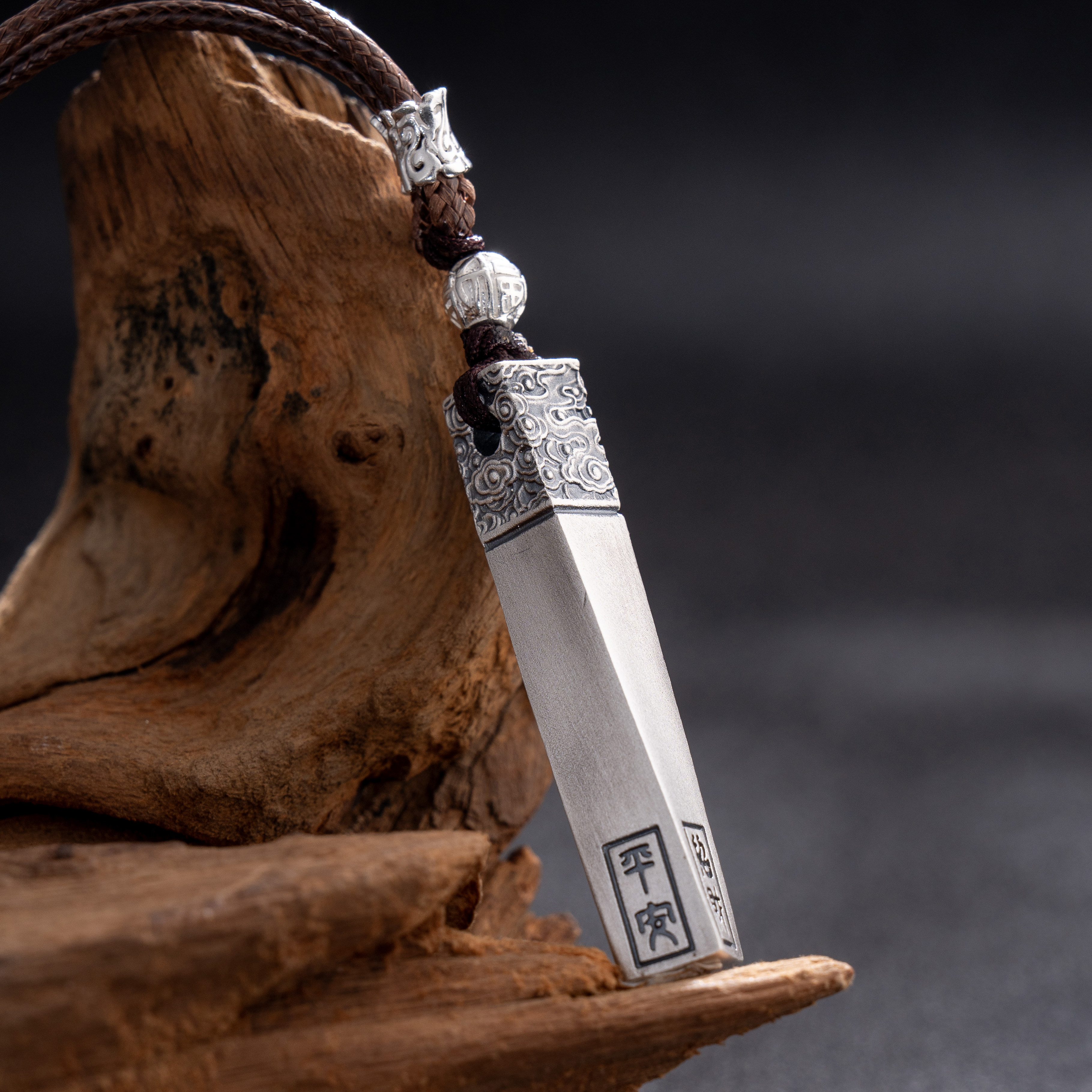 999足银祥云扭转乾坤吊坠 大理银小锤古法复古实心男女银吊坠礼物,饰品/流行首饰/时尚饰品新,银饰吊坠,淘宝优惠券,粉丝福利购,淘宝优惠卷