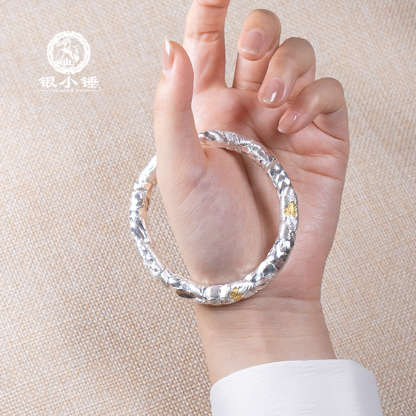 精美的999足银牡丹花银手镯