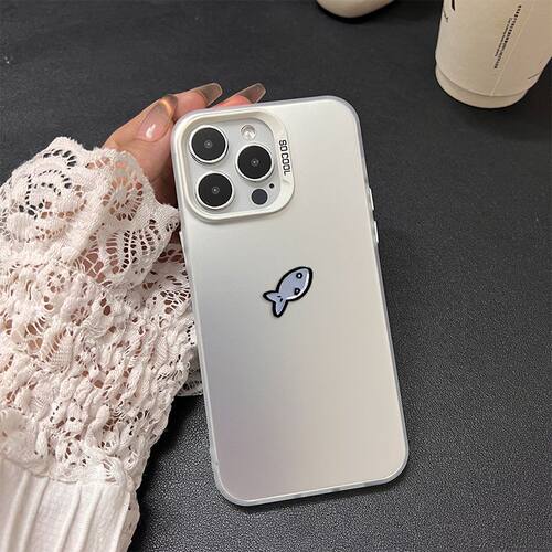 iPhone13适用苹果15彩银小米17TPRO简约硬OPPORENO16创意14PLUS高级感12ProMax手机壳一加ACE6至尊情侣猫吃鱼