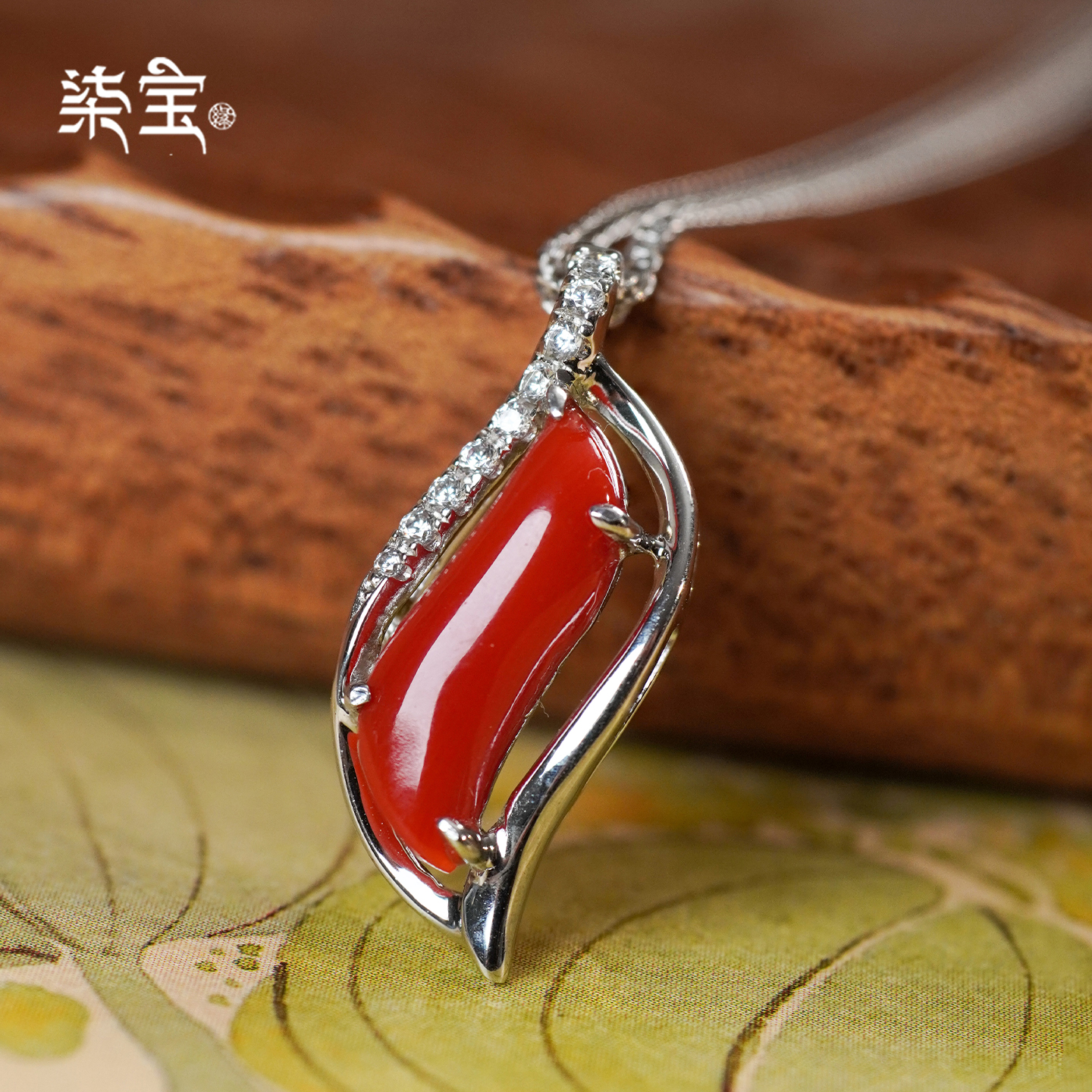 天然红珊瑚随形吊坠女款