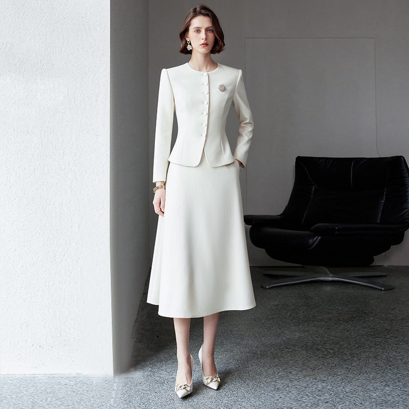 米白色高级感职业套装女秋冬时尚气质减龄西装伞裙正式场合工作服