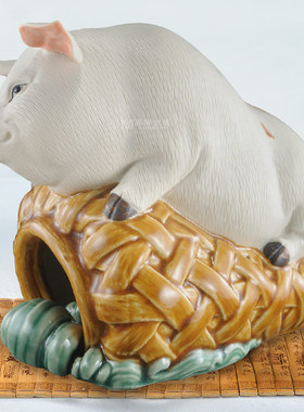 商务送礼陶瓷工艺品家居博古架电视酒柜装饰品动物生肖猪年货摆件