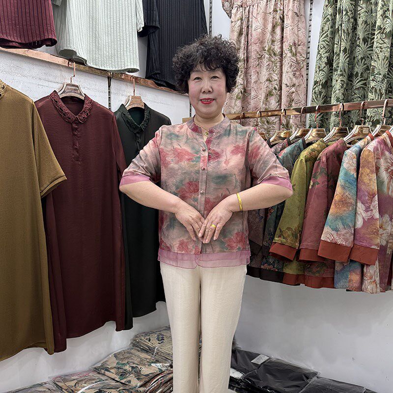 【款】妈妈夏装民族风流行v花色t恤衫女宽松奶奶衬衣开衫中袖