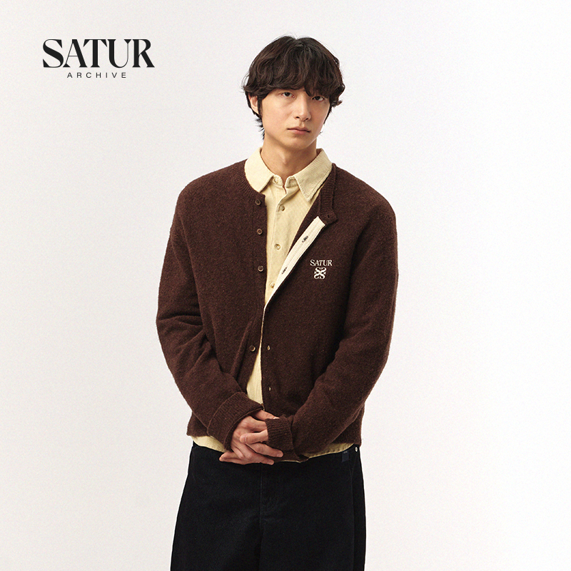 【RllZE同款】SATUR ARCHIVE 小SATUR刺绣贝壳纽扣圆领针织开衫