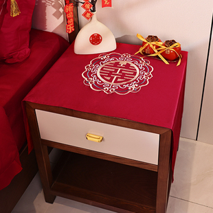 婚房床头柜盖布红色刺绣套装新房装饰男女方卧室床头红色喜庆铺盖