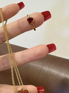 爱神花园 黄打屁精致小巧气质简约甜美红色爱心复古颈项链戒指组