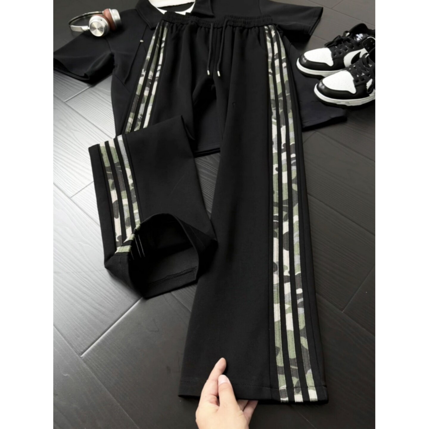 迷彩三条杠休闲卫裤男秋季cleanfit高级感潮牌弯刀裤子直筒微喇裤