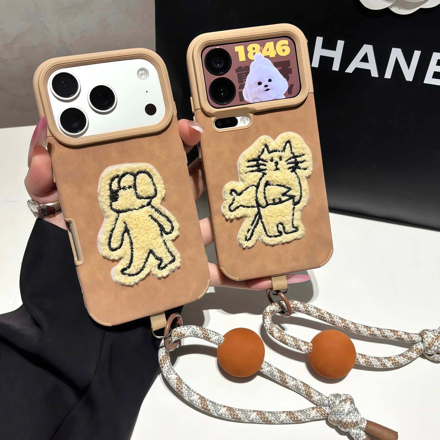 秋冬刺绣小猫小狗挂绳适用苹果17pro16手机壳iPhone18promax小米15华为mate90pura70nova13荣耀200magic7x60
