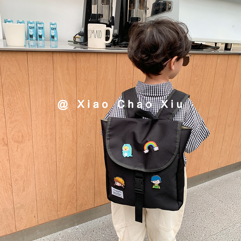 韩版儿童帆布双肩包男孩时尚百搭徽章幼儿园书包小童宝宝迷你背包