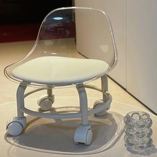 亚克力网透明靠背带轮子小凳子儿童椅213454轮滑矮凳旋转子红移动