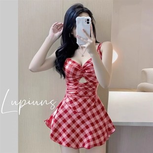 泳衣女新款 夏季 保守甜美可爱小胸聚F拢连体显瘦遮肚学生平角游泳