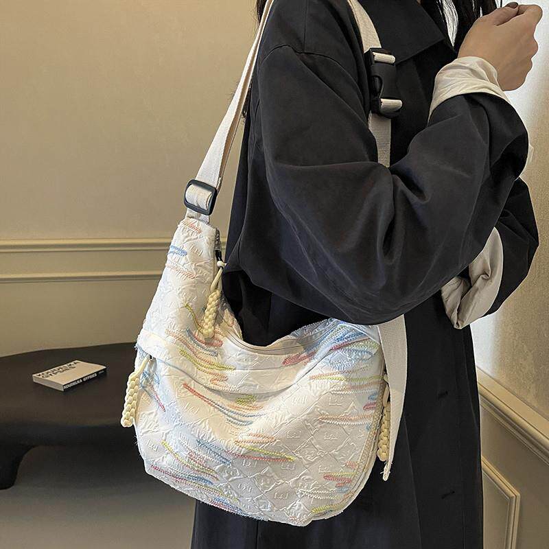 新品新款小众包包女大容量单肩包大学生上课逛街斜挎包轻便手提饺