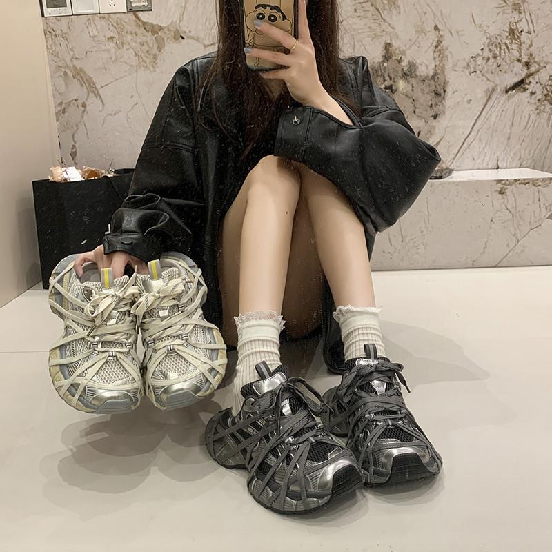 新品蜘蛛网绑带厚底包头半拖鞋女2026新款网面透气运动休闲巴黎老