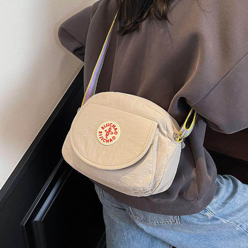 新品休闲轻便尼龙布包包女2025夏季新款时尚斜挎包百搭简约小众通