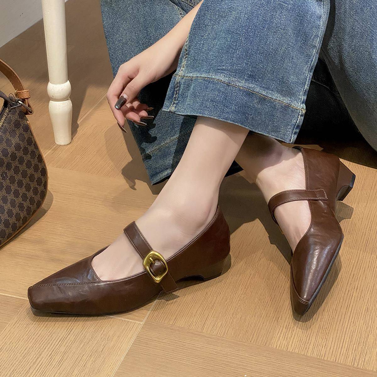 新品大码小白鞋女41-43码春季白色皮面帆布鞋女大号40学生运动休