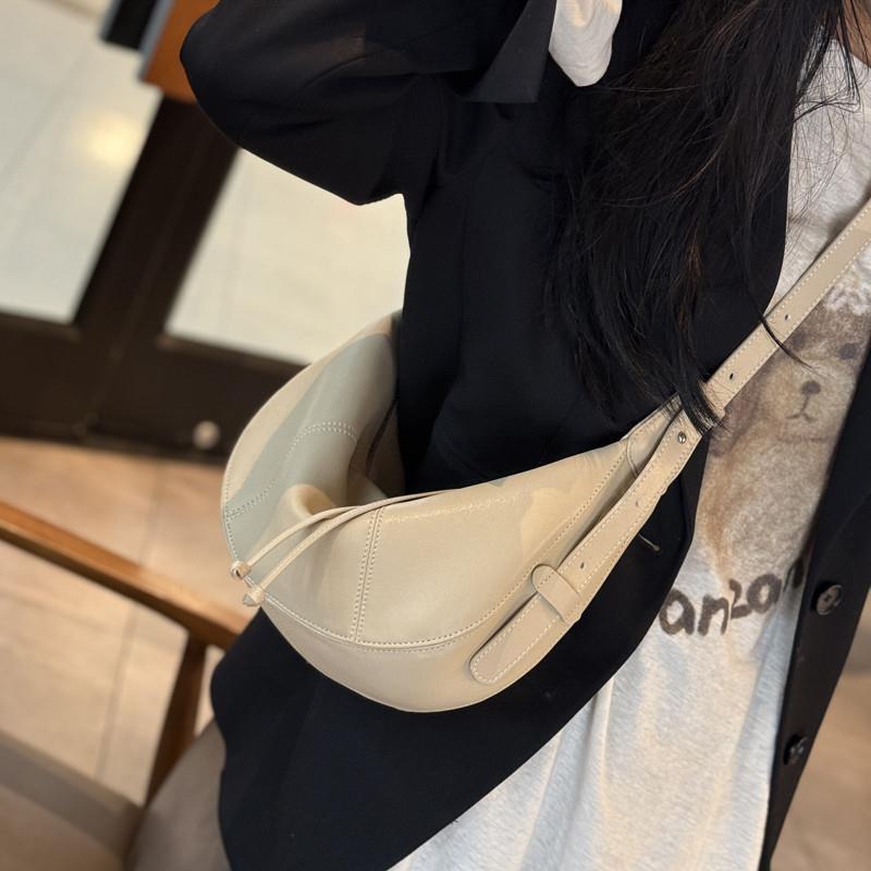 新品包包女2025新款潮月牙