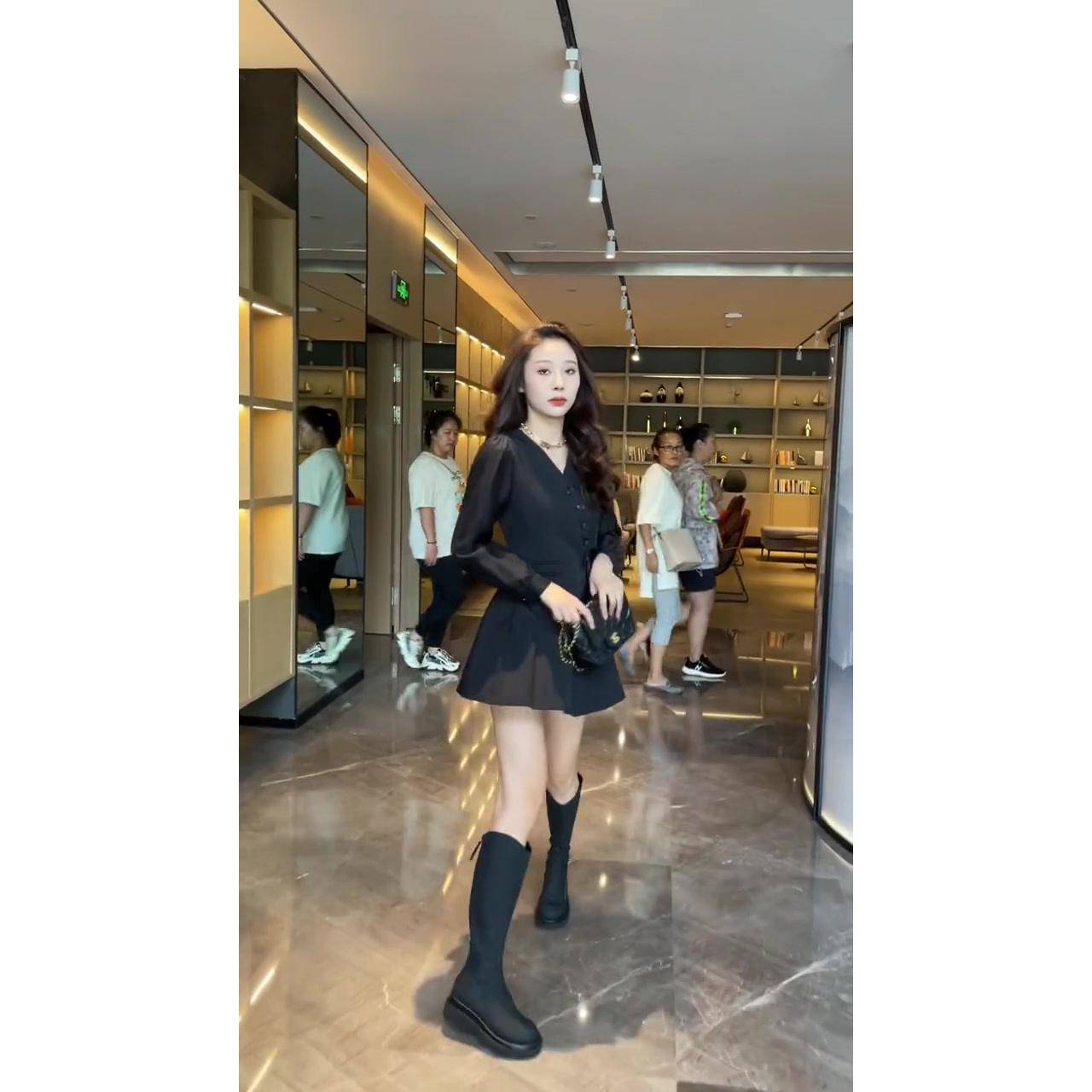 新品韩版时尚洋气两件套女欧货秋季新款v领显瘦上衣高腰百褶短裙
