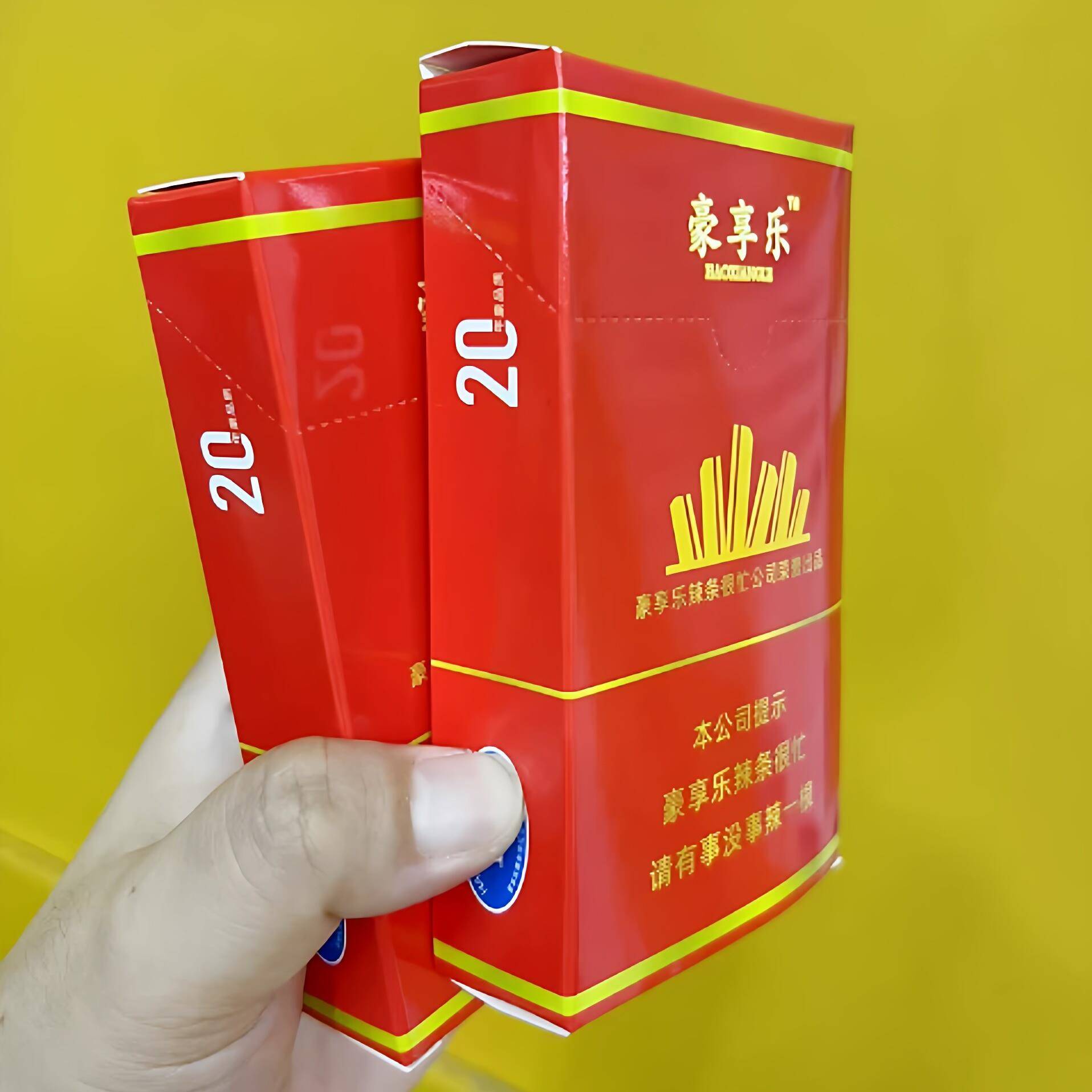 荷花烟盒中华辣条来一根华子禾天下辣条奇葩小零食送朋友网红