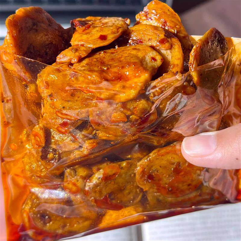 年货烤面筋片麻辣网红零食香辣即食休闲小吃零食品追剧五香手工面