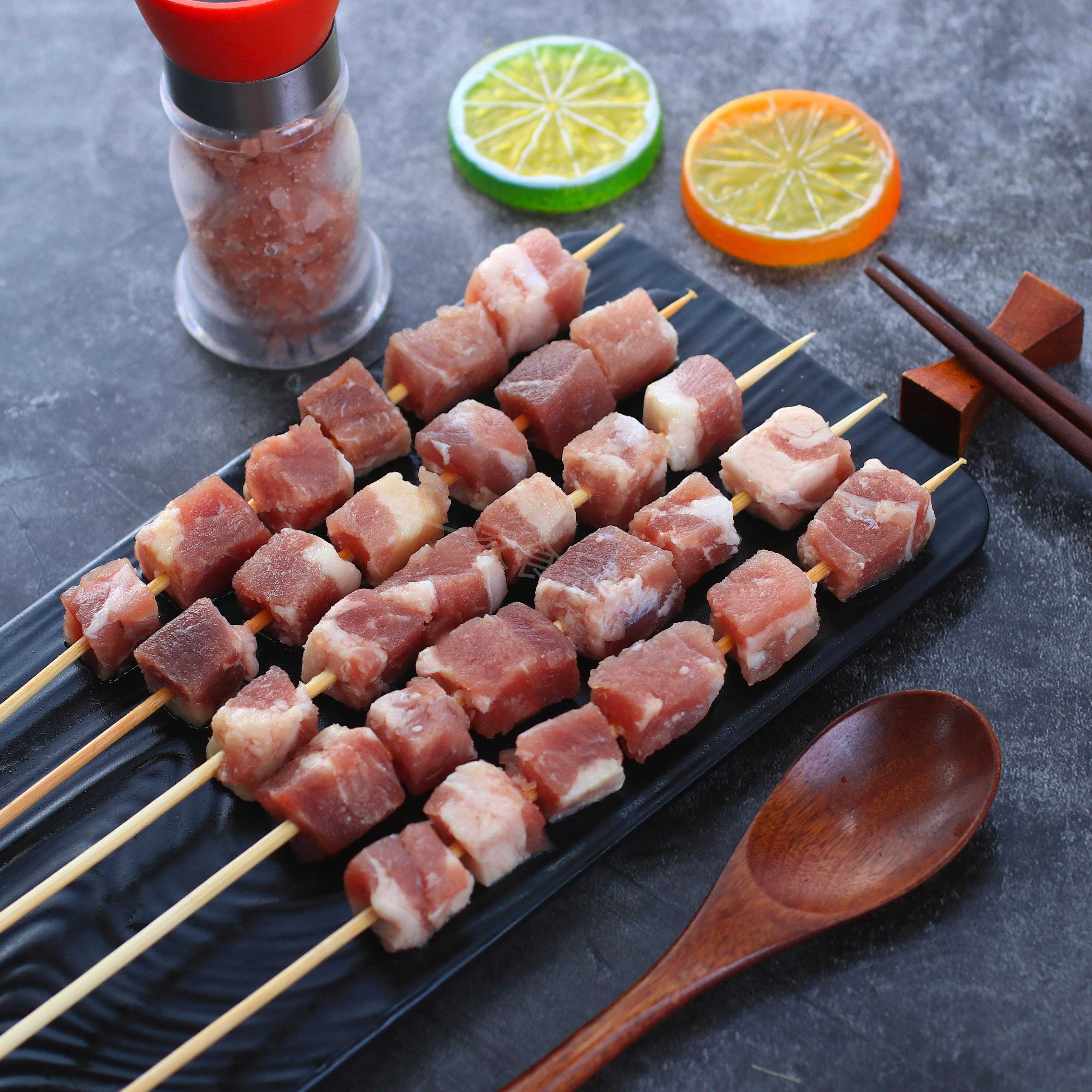 新品雪花牛肉粒串新鲜冷冻户外烧烤铁板食材牛仔粒串牛肉串商用半