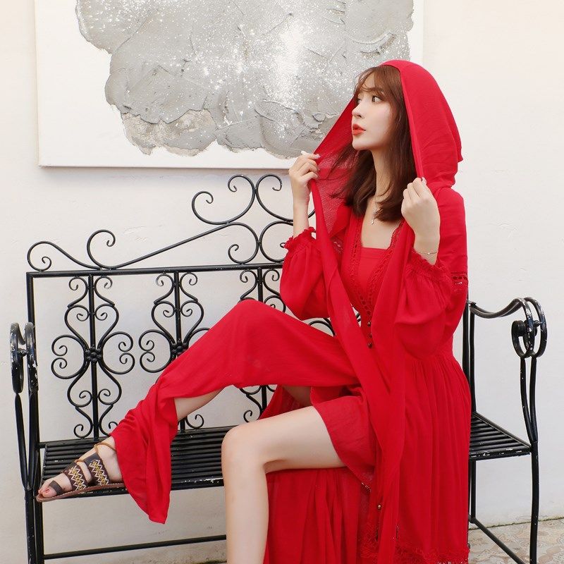 连帽大红色长袖沙滩裙女海边度假拍照装茶卡盐湖沙漠裙长款连衣裙