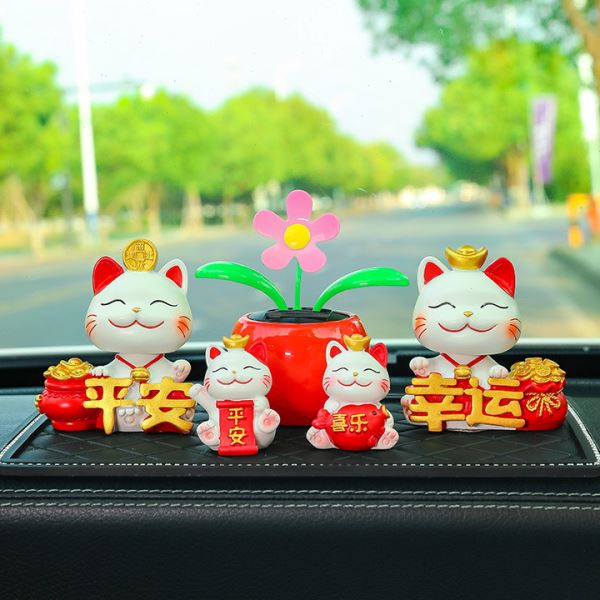 招财猫汽车摆件新款创意可爱太阳能车载全家福小猫小摆件可爱车饰