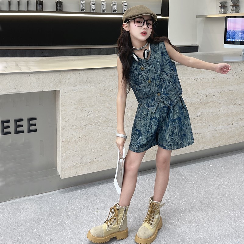 酷飒拽姐印花牛仔套装女童t装夏季时尚洋气无袖马甲短裤两件套炸