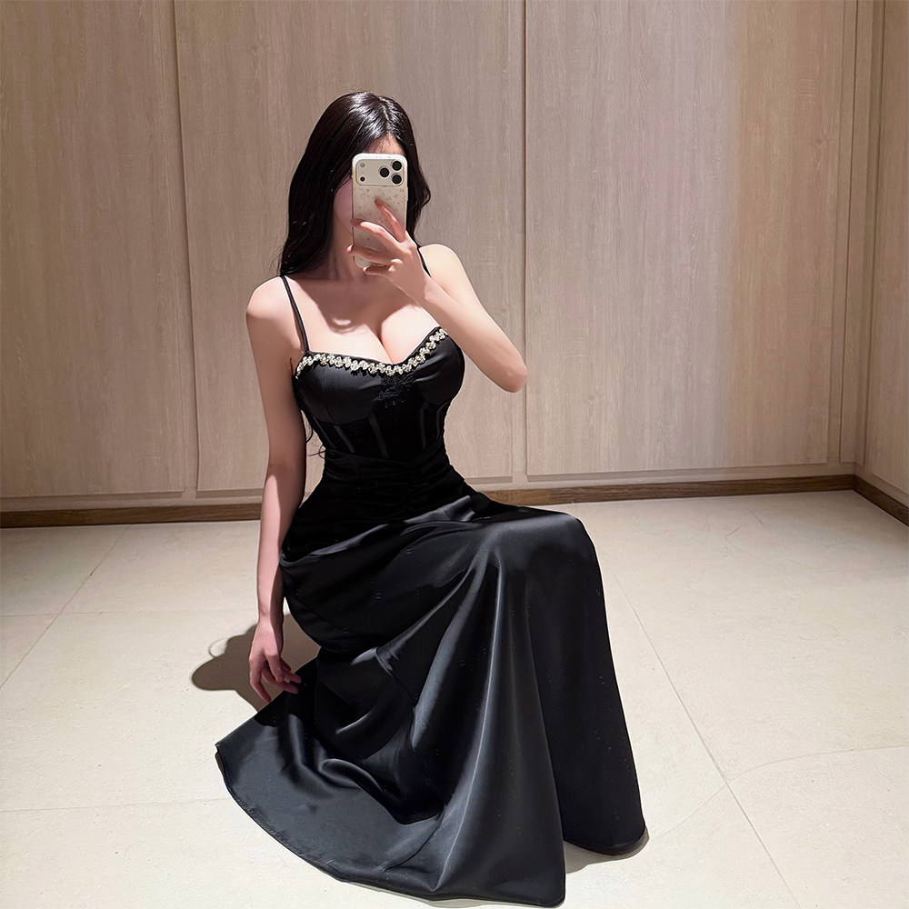 法式纯欲蕾丝镶钻吊带晚礼服裙图片