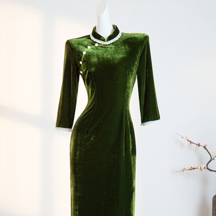 回娘家旗袍2025新款 高级感气质复古女士收腰绿色 秋冬绿色丝绒时尚