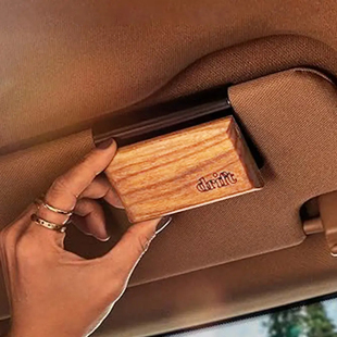 遮阳板车载香薰夹轻奢高级感木质香氛摆件汽车香水除异味持久留香