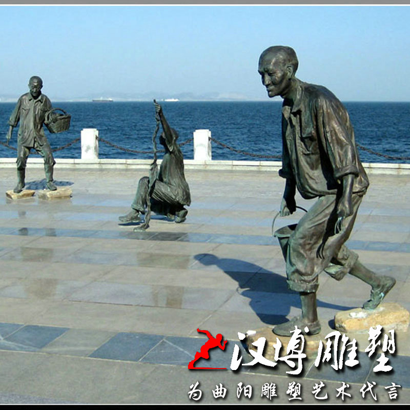 玻璃钢仿铜人物雕塑提水人物雕像城市广场公园林步行街海边铜雕