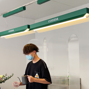 创意吊挂灯箱广告牌定制 彩色烤漆金属更亮眼 吊装发光招牌