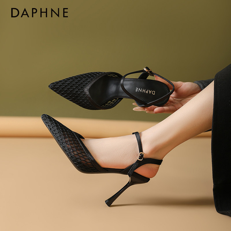 Daphne/达芙妮2026年新款包头凉鞋女款细跟尖头一字带高跟鞋气质