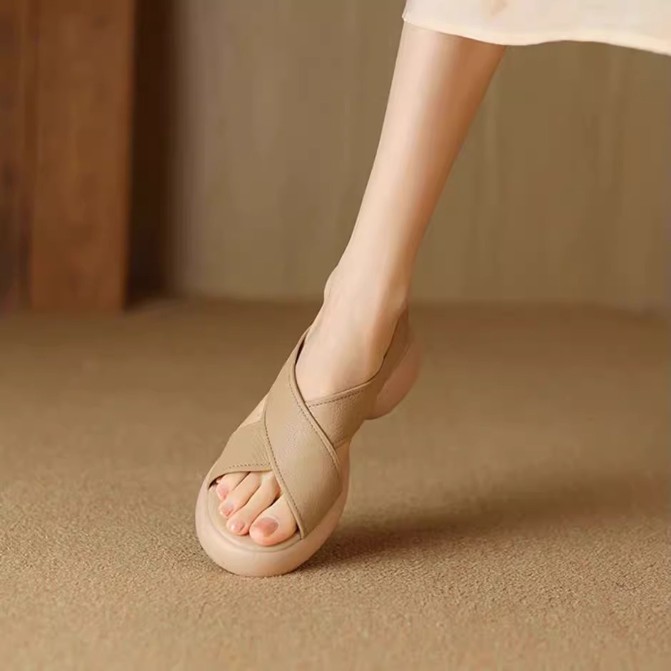 法式真皮交叉带露趾凉鞋