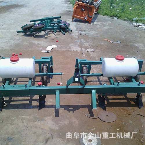 中型手扶花生覆膜机地膜喷药铺膜机新品春玉米地膜覆盖机