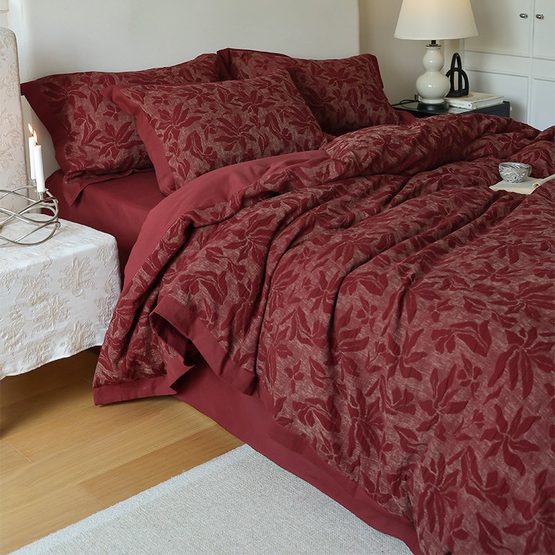 复古风刺绣结婚四件长绒棉婚庆大红色婚嫁陪嫁喜被浮雕婚房床品