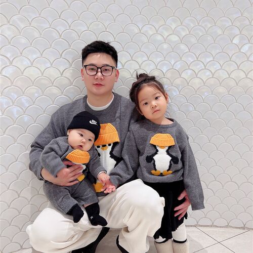 亲子装毛衣2024秋冬一家三四口婴儿爬服母子女洋气卡通针织全家装