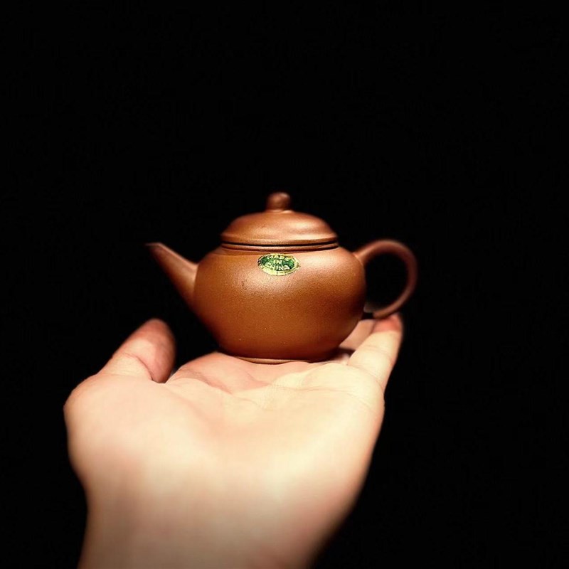 70年早期紫砂一厂原矿年t糕土 小水平壶精品绿标 孟臣款工夫小品