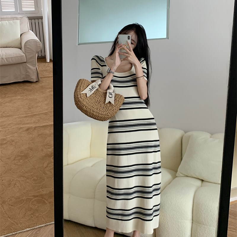 条纹方领短袖连衣裙女夏薄款针织连衣裙