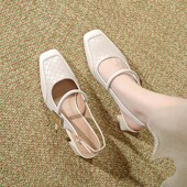 新款 酒红色一字带包头高跟凉鞋 女粗跟2024年夏季 中跟W方头后空单