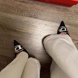 2025新款尖头高跟鞋女黑色一字带细跟凉鞋高级R感包头后绊带单鞋