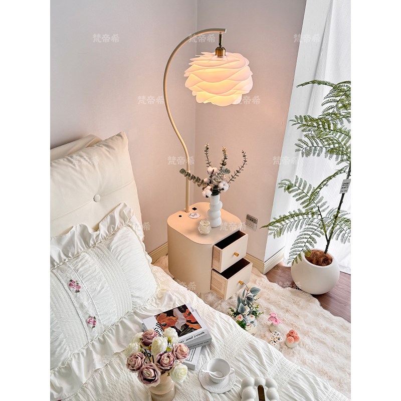 奶油风卧室床头台灯氛围感小型置物收纳柜带灯一体智能边几落地灯
