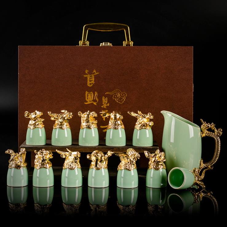 创意绿色陶瓷白酒杯分酒器红色家用十二生肖复古一口杯烈酒杯酒具