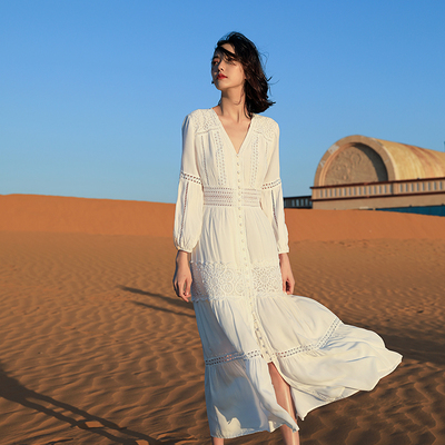 法式复古白色连衣裙秋装新款仙女裙子气质显瘦长裙旅游度假沙滩裙