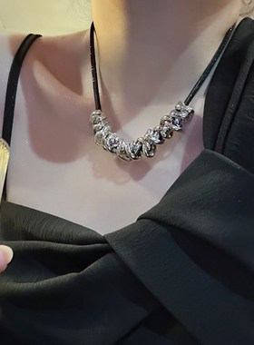 高级感冷淡风黑绳金属吊坠项链气质冷淡风短款颈链秋冬毛衣卫衣链