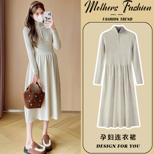 孕妇连衣裙秋冬2024新款宽松显瘦半拉链长袖针织打底毛衣裙中长款