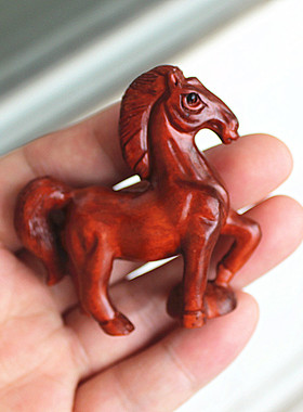 精细雕刻红木马小装饰品吊坠红木雕刻红马立体木马红色12生肖